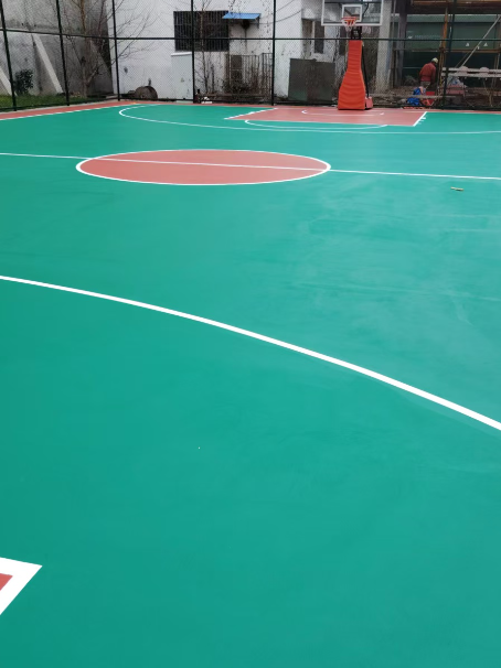 龙南 球场长期使用易出现地面开裂